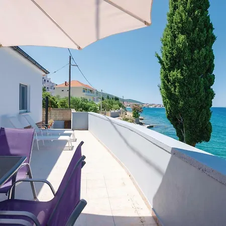 펜션 Holiday With Sea View Iii
